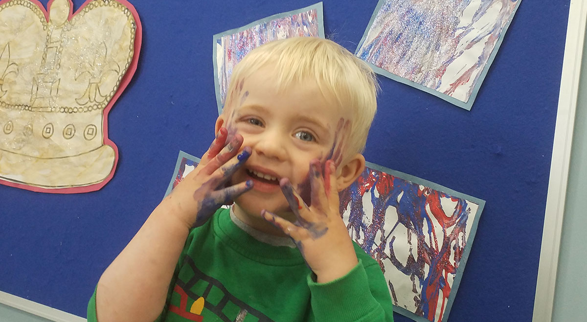 How messy play is used in the EYFS